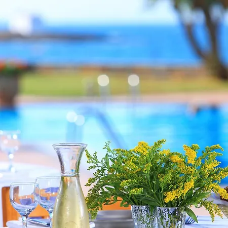 فندق Sirens & Village 4*