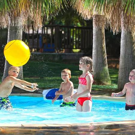 فندق Sirens & Village 4*